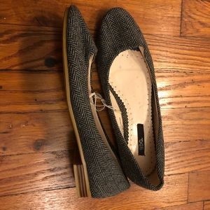 Gray herringbone flats